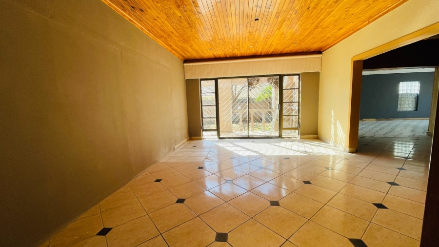 5 Bedroom Property for Sale in Van Der Hoff Park North West